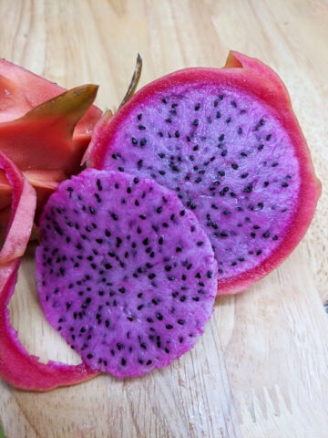 Sweet Pink Dragon Fruit Cactus (hylocereus polyrhizus)